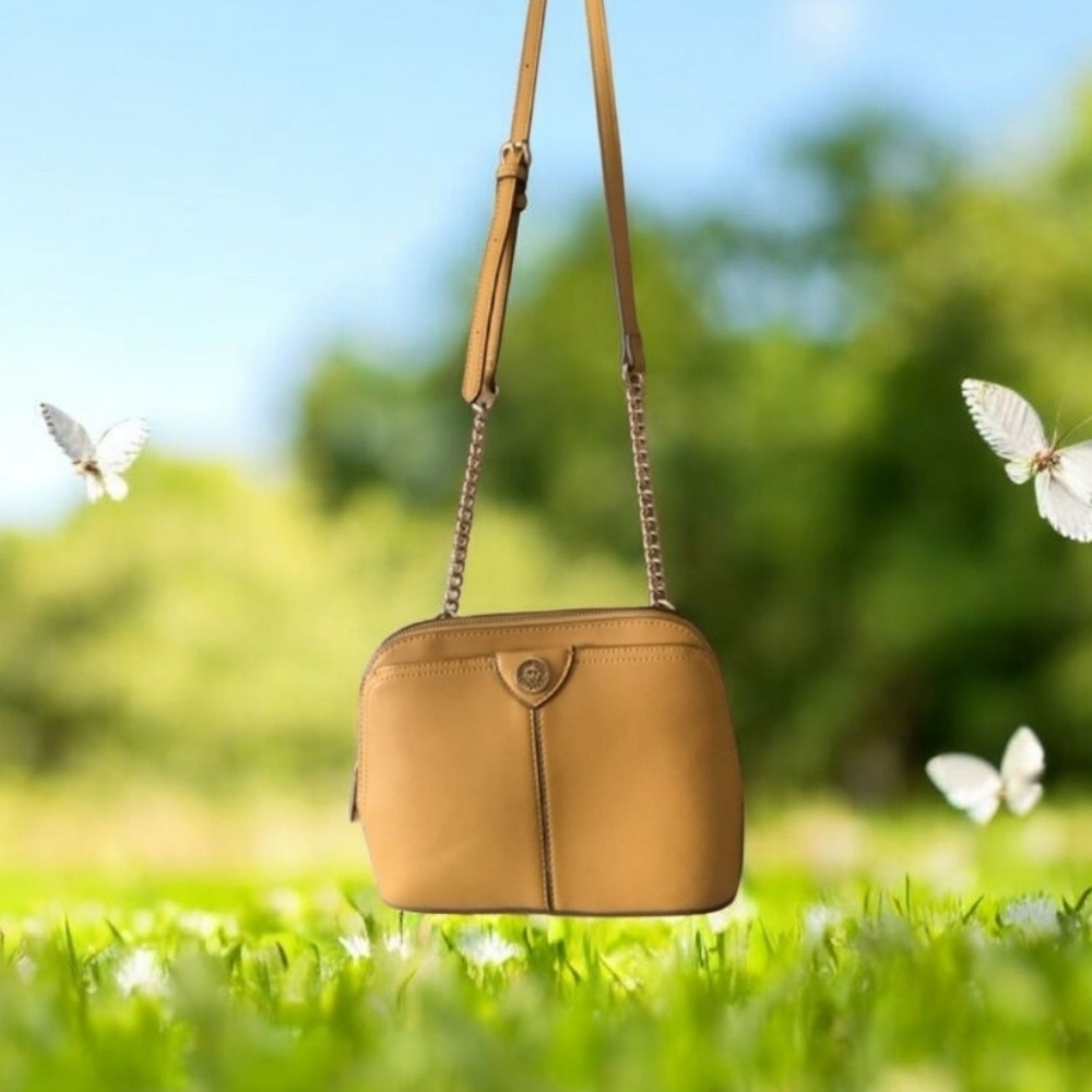 ANNE KLEIN crossbody bag Gold color with lion emblem in excellent condit…